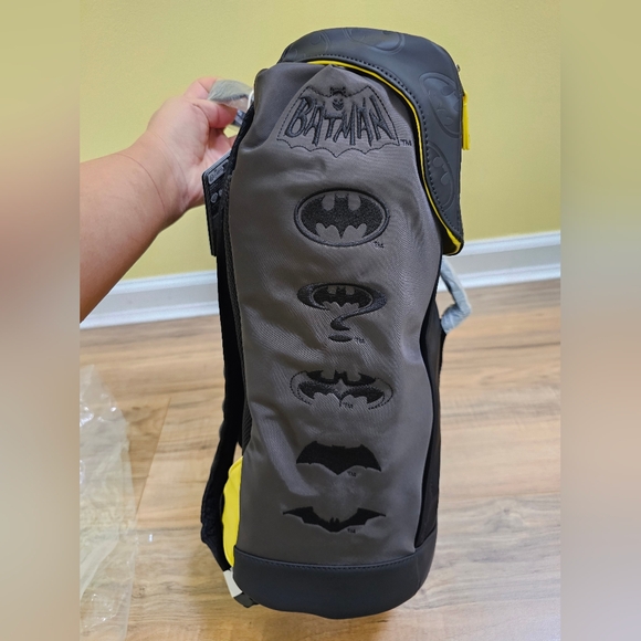Loungefly Collectiv Batman 85th Anniversary Travelr Full Size Backpack - Picture 5 of 13